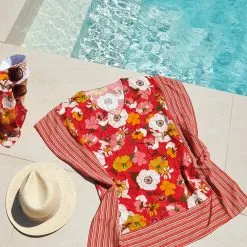 Nuria Ferrer Poncho De Plage Fleuri Rouge Lilia
